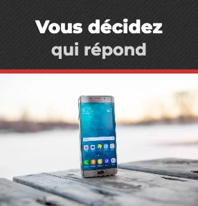 Smartphone sur une table au bord de la mer : vous décidez qui répond